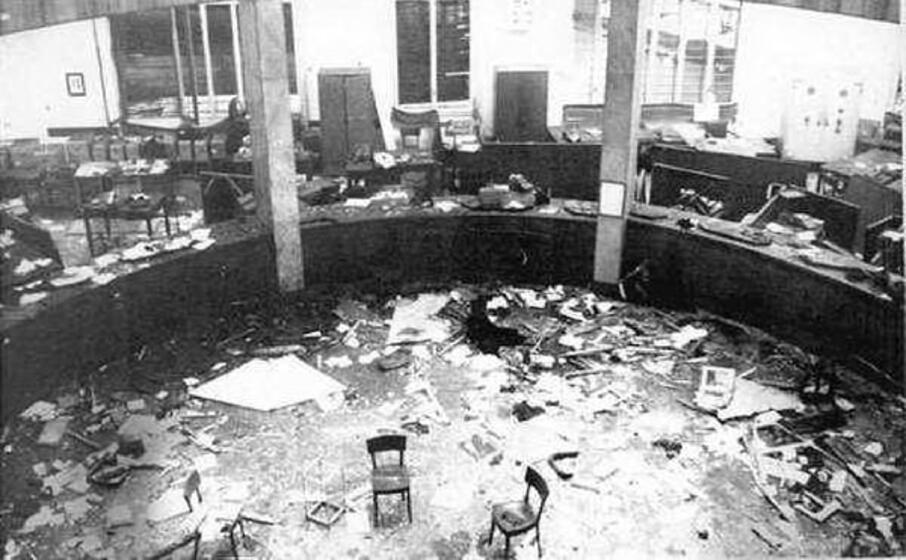 la bomba alla banca dell agricoltura (foto archivio l unione sarda)