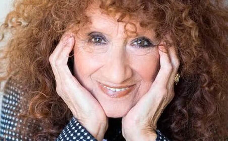 anna mazzamauro (foto pagina ufficiale facebook)