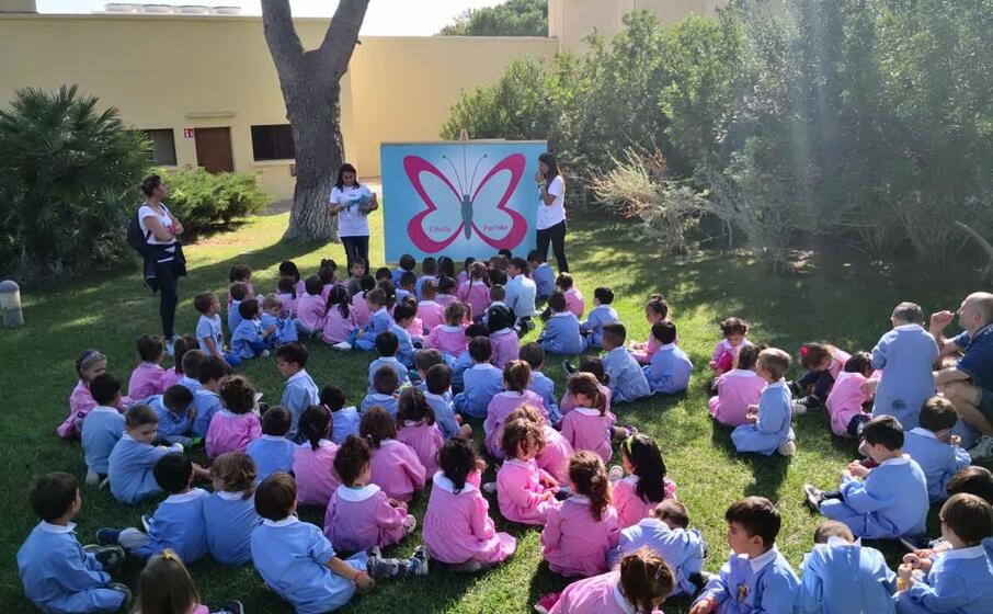 gli alunni delle scuole materne a porto conte (foto ufficio stampa)