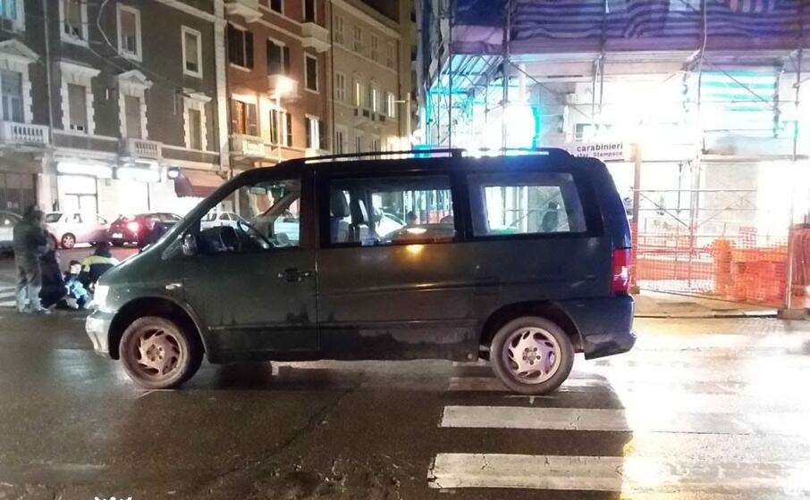 il mezzo che stato coinvolto nell incidente (foto polizia municipale)