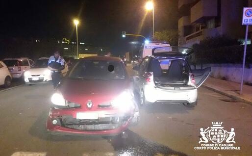 La Clio e la Smart dopo la collisione