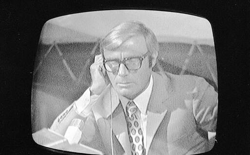 Tito Stagno conduce la diretta sull'allunaggio da Roma, è il 20 luglio 1969 (Ansa)
