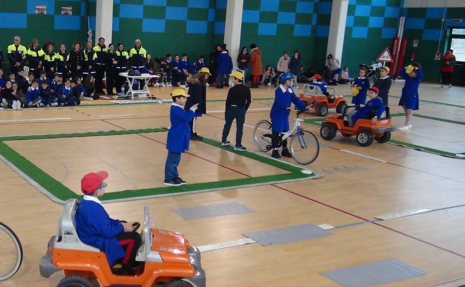 un momento del saggio di educazione stradale a serdiana (foto sibilla loi)