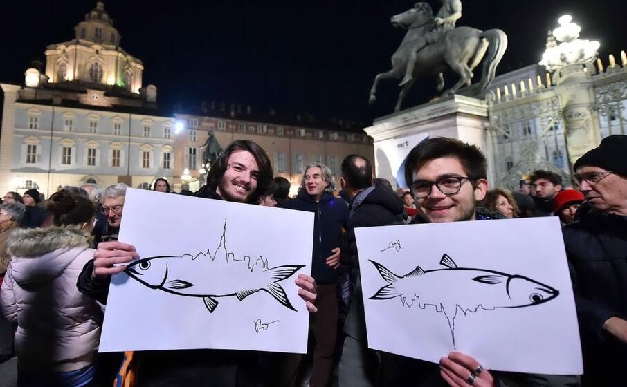 una manifestazione delle sardine (ansa di marco)