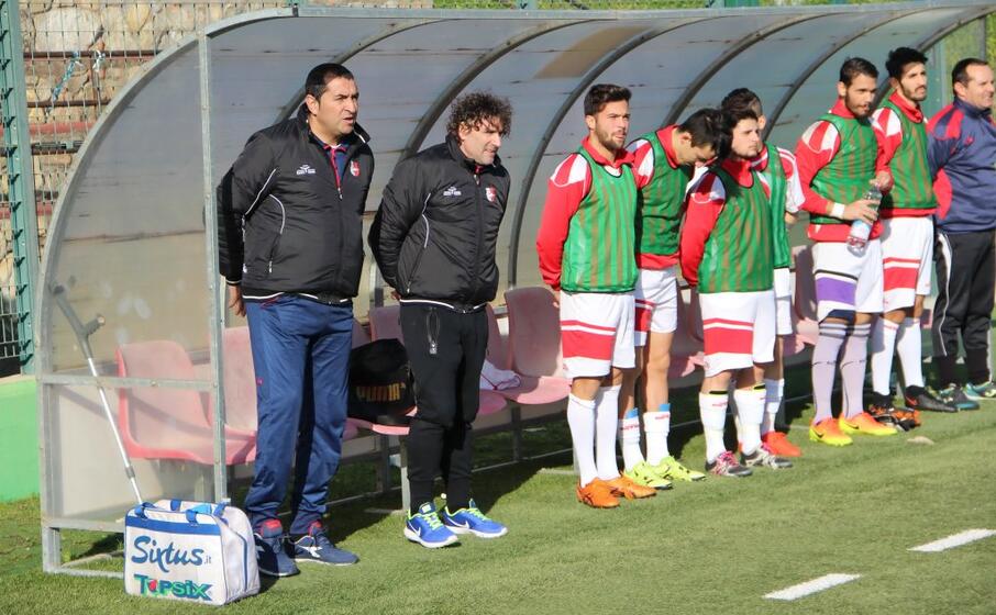 fabrizio carracoi in panchina (foto andrea serreli)