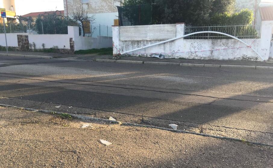 il palo crollato (foto l unione sarda scano)