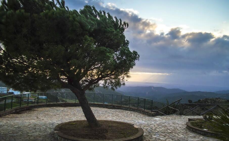la piazza isidoro frigau nel belvedere di burcei (foto marco manca)