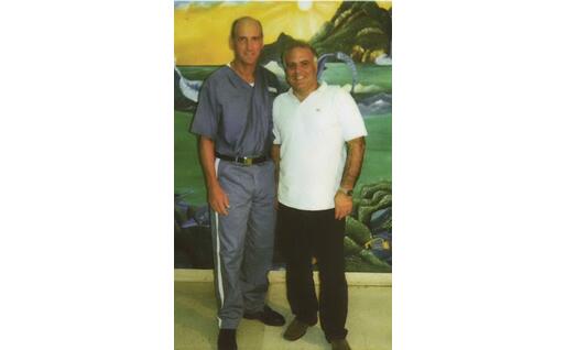 Roberto Fodde (a destra) insieme a Chico Forti (foto inviata dall'intervistato)