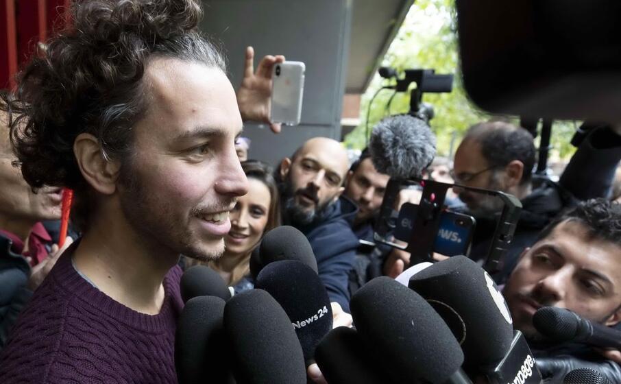 il leader delle sardine mattia santori (ansa percossi)