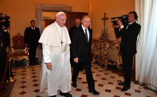 Il Papa con Putin (Ansa)