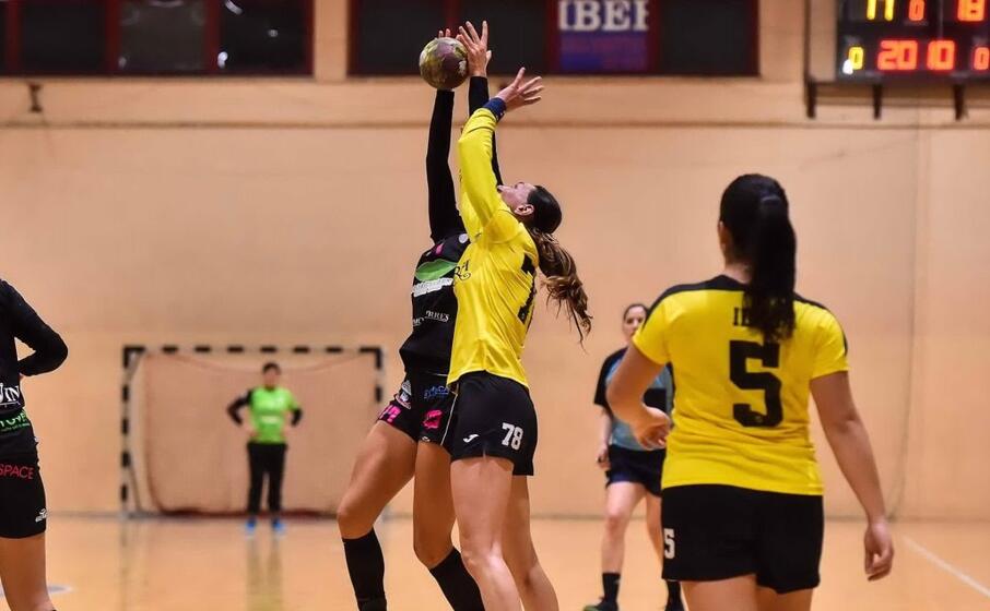 il sardegna e la lions sassari in campo al palasantoru (foto claudio atzori)