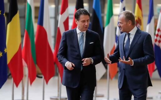 Il premier con Donald Tusk (Ansa)