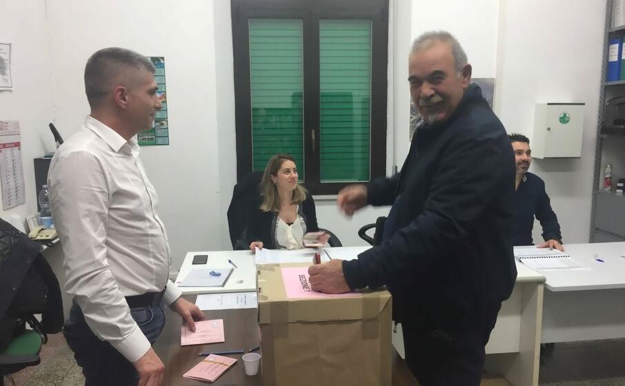 il seggio elettorale allestito a oristano (foto elia sanna)
