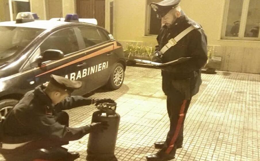 la bombola (foto carabinieri)