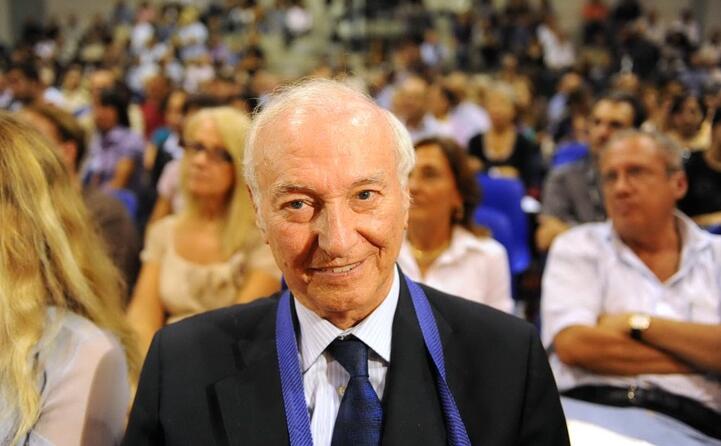 nel 2010 ha vinto il premio speciale della giuria del premio letterario giuseppe dess