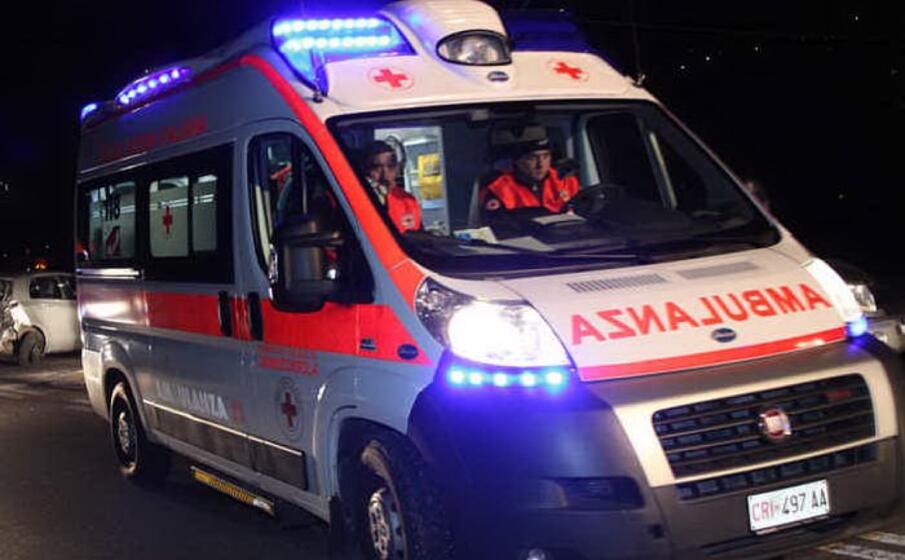 un ambulanza (archivio l unione sarda)