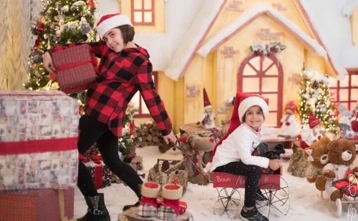 ilaria e maria sembrano davvero pronte ad accogliere babbo natale tanti auguri a tutti da parte loro e da mamma federica e pap gianmichele