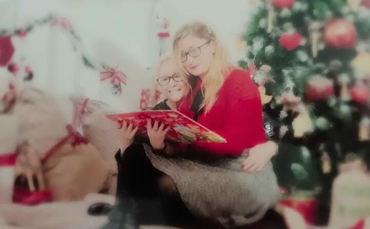 monica e mamma anna con questo dolce scatto in tema natalizio