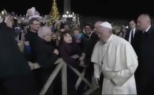 Papa Francesco si arrabbia e Papa Francesco si arrabbia e