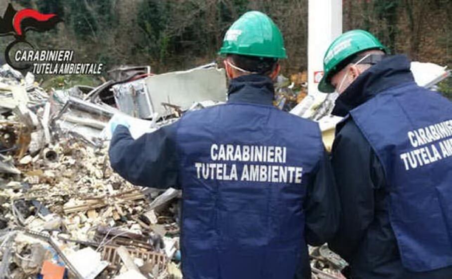 la discarica a costa paradiso (foto carabinieri)