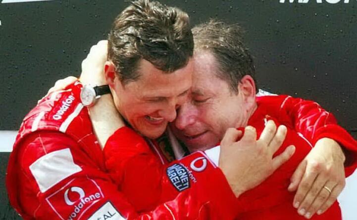 schumacher e jean todt dopo il trionfo al mondiale nel 2002 (archivio l unione sarda)