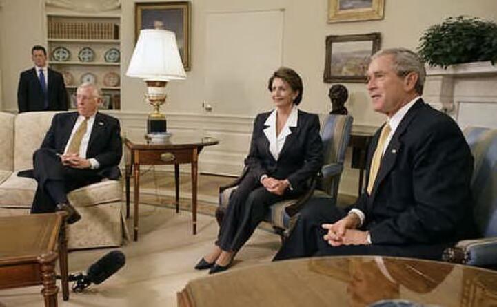 con george w bush (foto wikipedia)