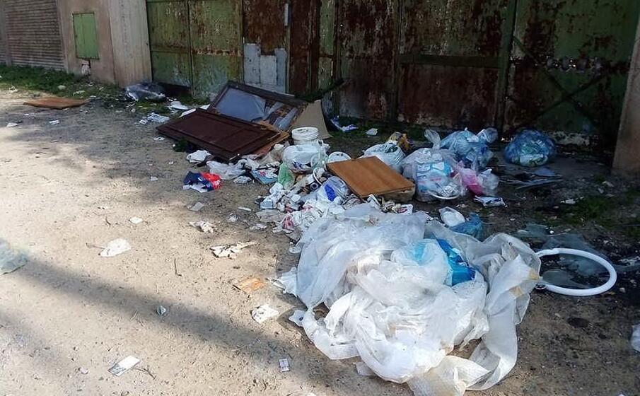 qualche incivile ha abbandonato di tutto