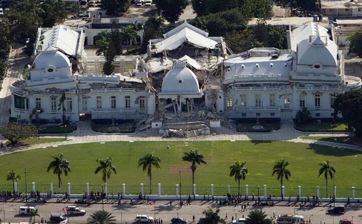 il palazzo nazionale di haiti gravemente danneggiato
