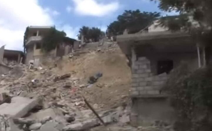 un abitazione abbattuta dal terremoto