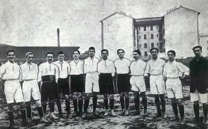 l esordio assoluto della nazionale in maglia bianca