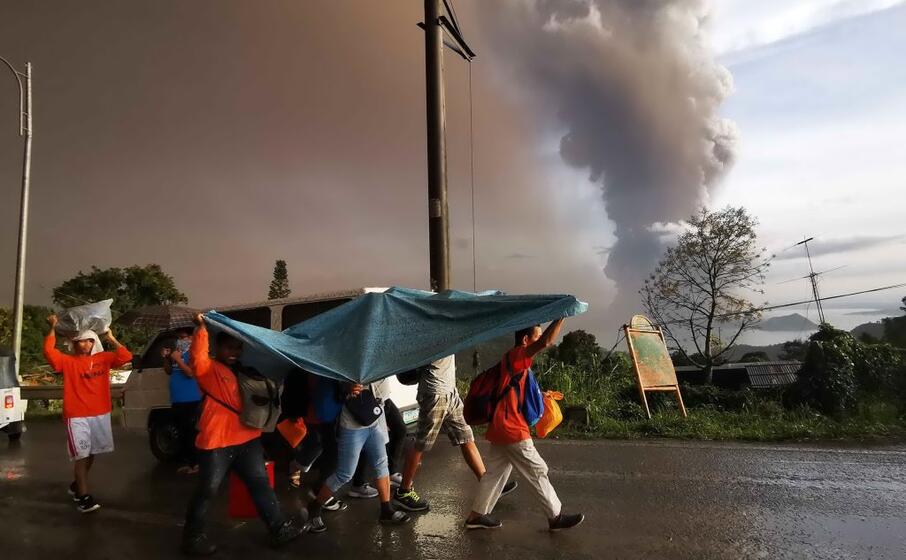 taal un vulcano attivo situato nella regione di calabarzon
