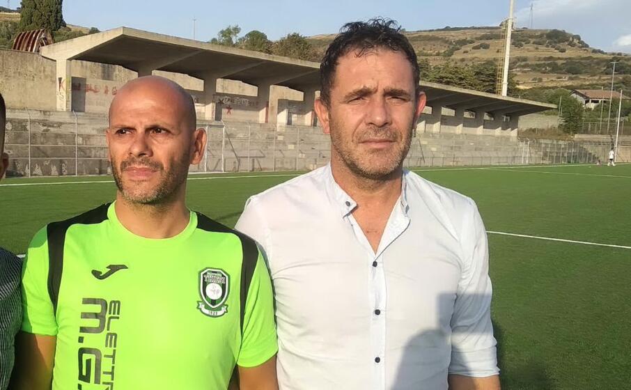a sinistra l allenatore del thiesi giammario rassu a destra il direttore sportivo marco marras (l unione sarda foto tellini)
