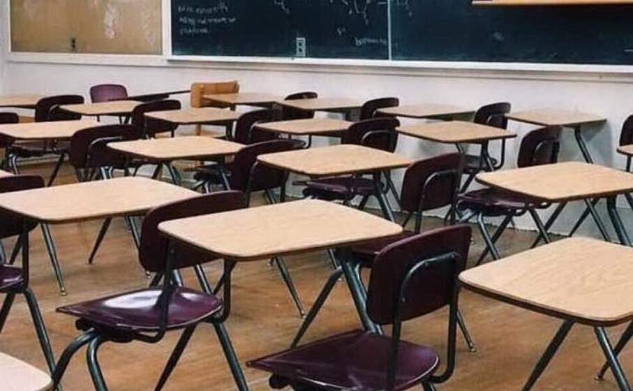 banchi di scuola (foto www pixabay com)