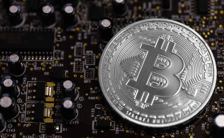 foto simbolo del bitcoin (archivio)
