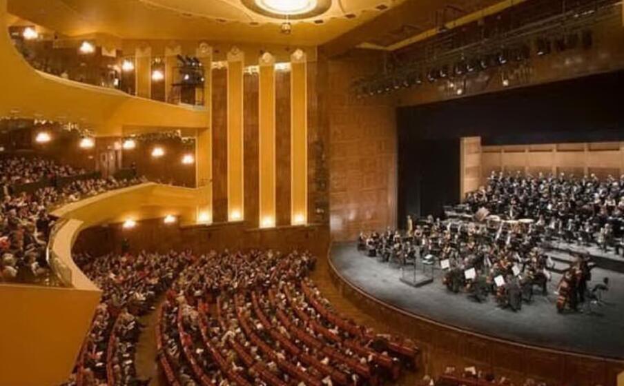 il teatro lirico (archivio l unione sarda)
