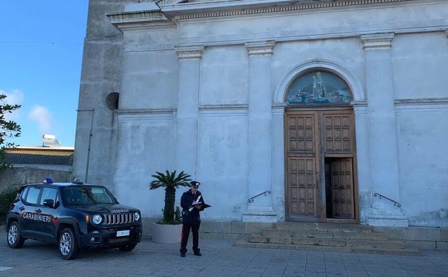 carabinieri a burcei (foto concessa)