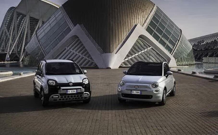 i due nuovi modelli ibridi fiat 500 e panda (ansa)