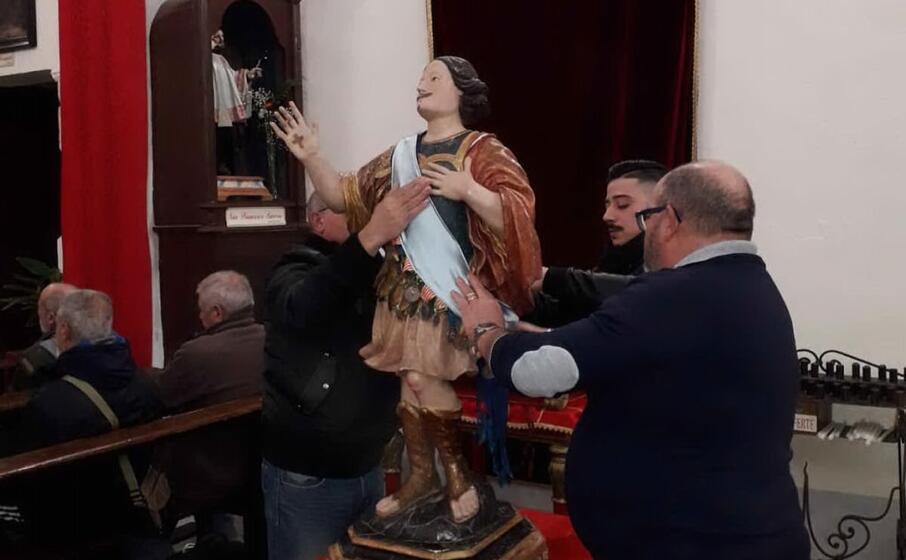il momento della vestizione (foto giorgia daga)
