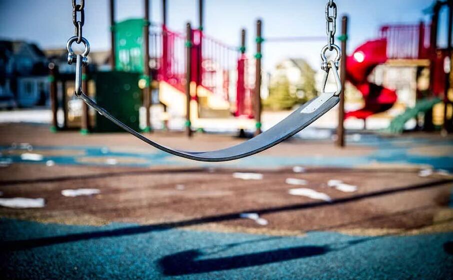 un parco giochi (pixabay)