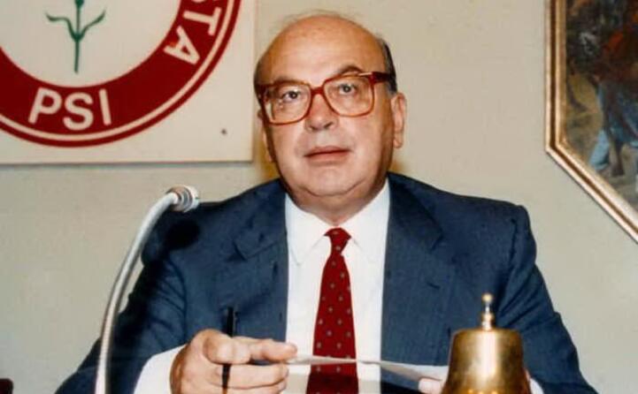 la dc e il psi di bettino craxi implodono travolti dall inchiesta mani pulite