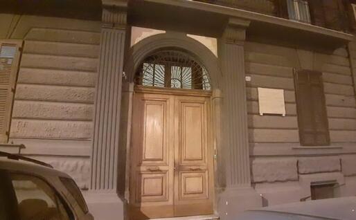 La casa in via Generale Orsini, a Napoli, dove è nato De Crescenzo (foto L'Unione Sarda)