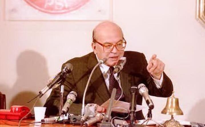 in parlamento dagli anni sessanta stato anche ministro e negli anni ottanta presidente del consiglio
