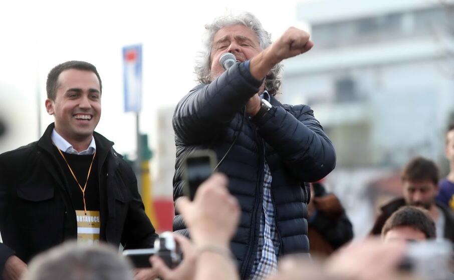 durante un comizio di beppe grillo nel 2014 (ansa bazzi)