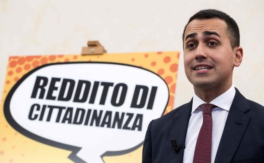 la presentazione del reddito di cittadinanza (ansa carconi)