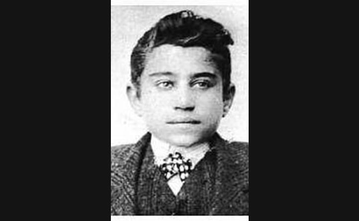 quando era un bambino si ammala del morbo di pott
