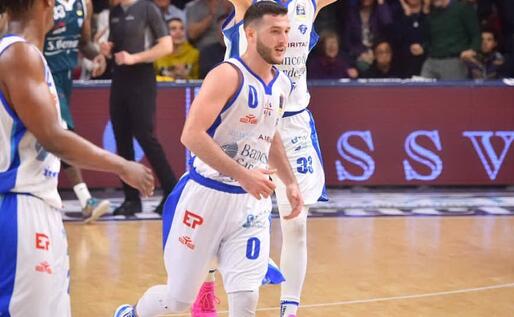 Spissu con la maglia della Dinamo (foto Twitter club)