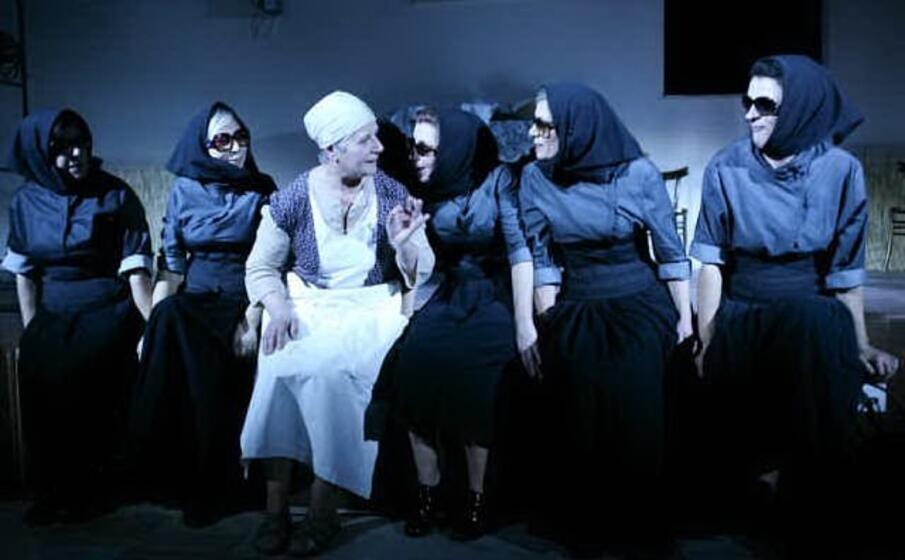 una scena dello spettacolo feminos (foto ufficio stampa)