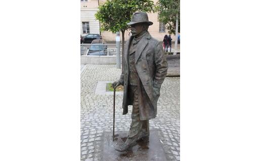 La statua dedicata a Sassari a Enrico Costa