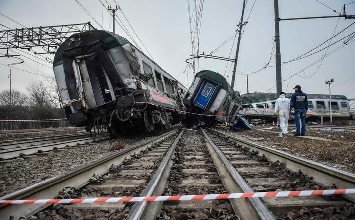 accaddeoggi 25 gennaio 2018 treno deraglia nel milanese tre i morti