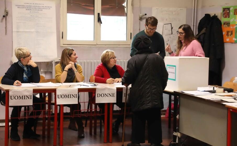 i seggi in emilia romagna (epa benvenuti)